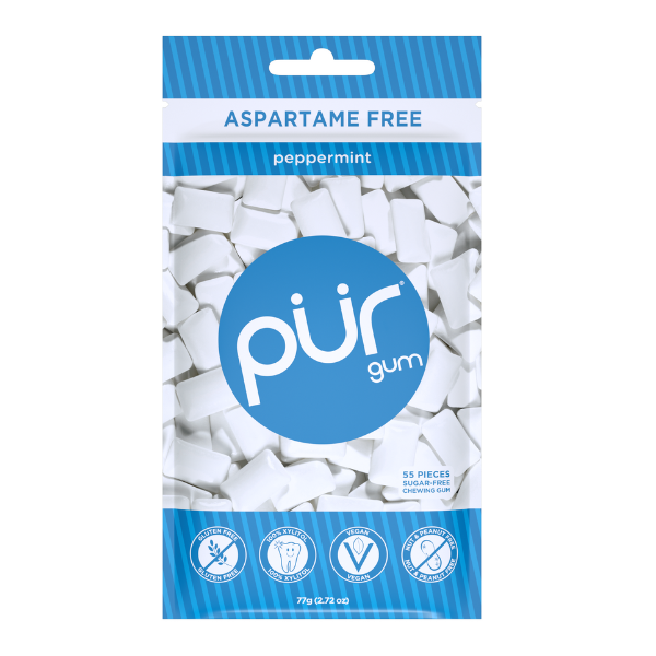 Pack of PUR gum with peppermint flavor on a white background